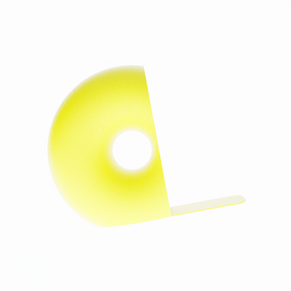Un serre-livre design Benga Studio en forme de donut (15 cm de haut) de couleur jaune vif. Fini mat et texturé, présenté sur fond blanc avec son bras de support discret s'étendant à la base pour glisser sous les livres lourd et les maintenir droit.