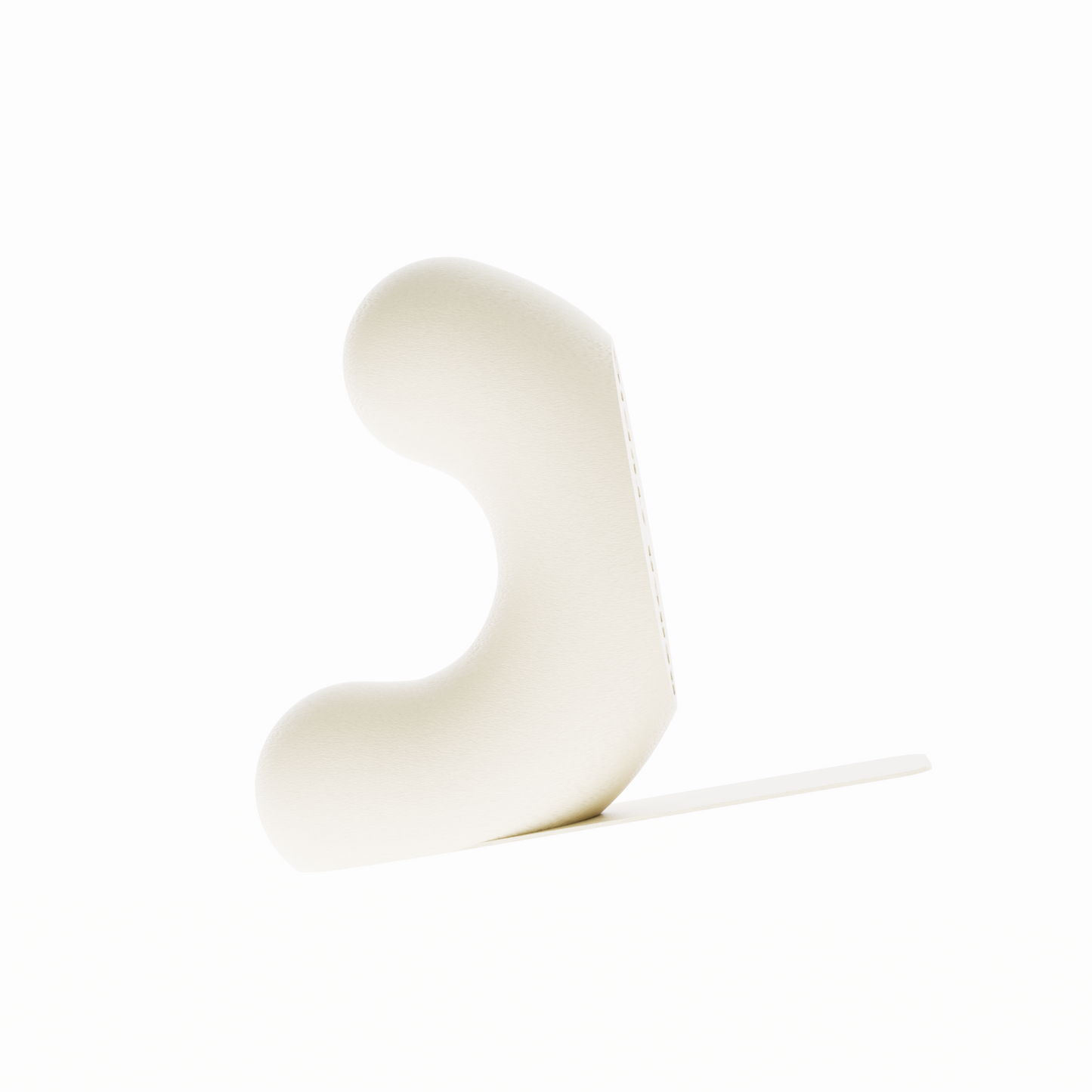 Un serre-livre design de la marque Benga Studio, de couleur cuir très clair (presque beige) et mat. L'objet moderne a une forme de U stylisé, avec une hauteur de 15 cm. Il est présenté sur un fond blanc pur, avec une languette de support  mince et horizontal s'étendant à droite pour supporter des grands livres. Le serre-livre a une texture fine, lisse et mate. Il est conçu pour maintenir des livres lourds de manière discrète et élégante.